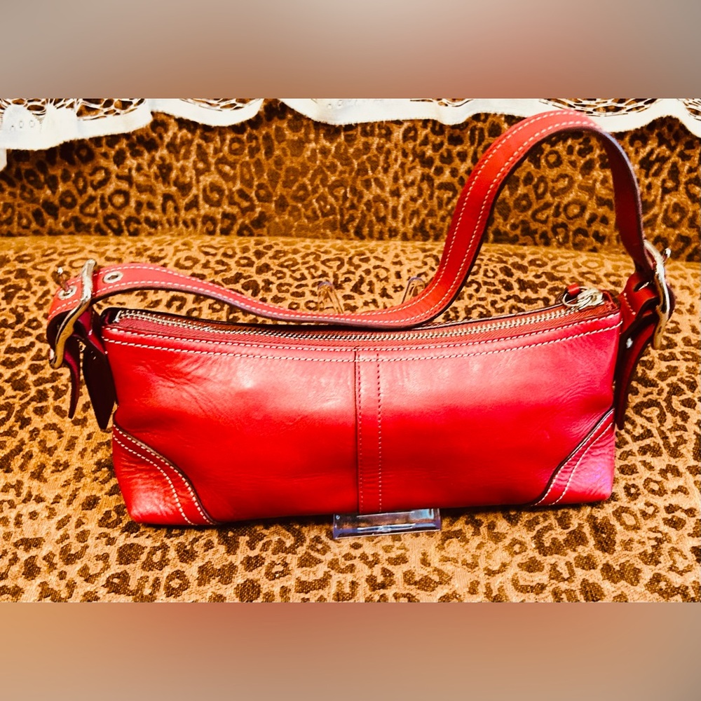 Coach Y2K Vintage Red Baguette Bag, Excellent Condition 🥰 - Picture 4 of 6